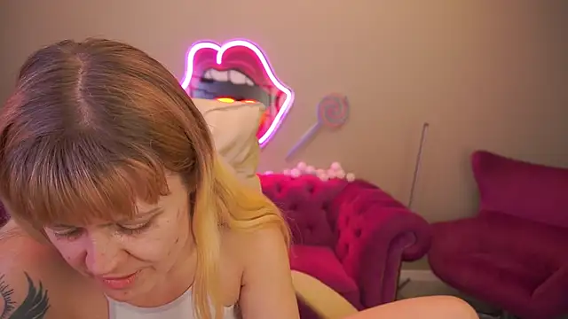 BellaLaPetit online show from February 7, 2:15 am