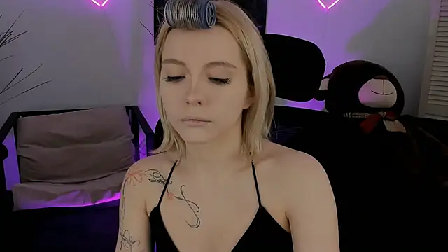 AuroraWrenfield online show from March 11, 4:18 am