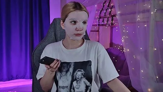 AuroraWrenfield online show from March 23, 2:15 am