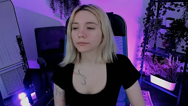 AuroraWrenfield online show from April 7, 12:22 am