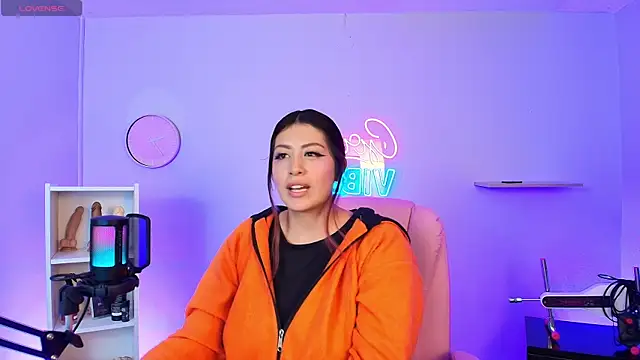 Aphriil   online show from October 11, 12:10 am