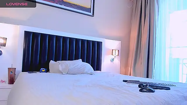 marrenaa online show from November 18, 7:13 am