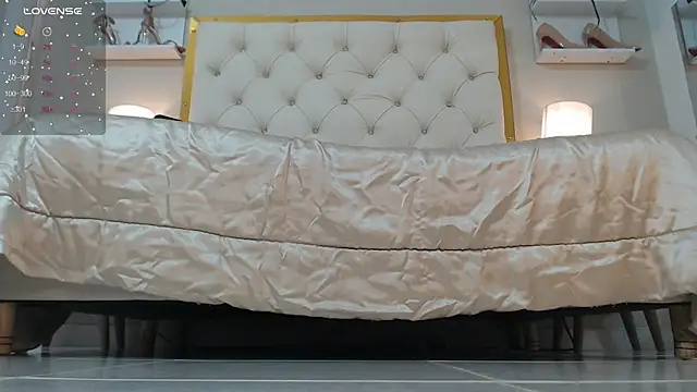 aura sanders1 online show from November 4, 12:15 pm