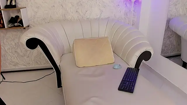 aura sanders1 online show from April 21, 11:49 am