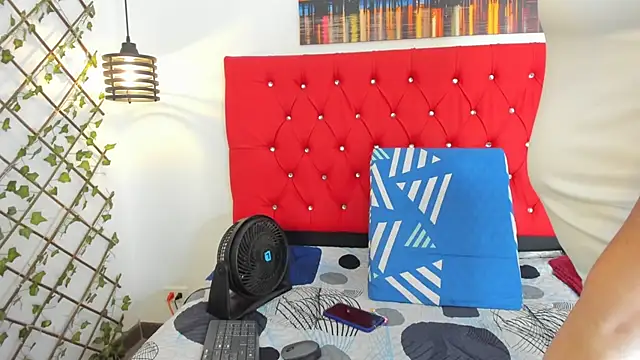 carolinacrus01 online show from September 25, 2:43 pm