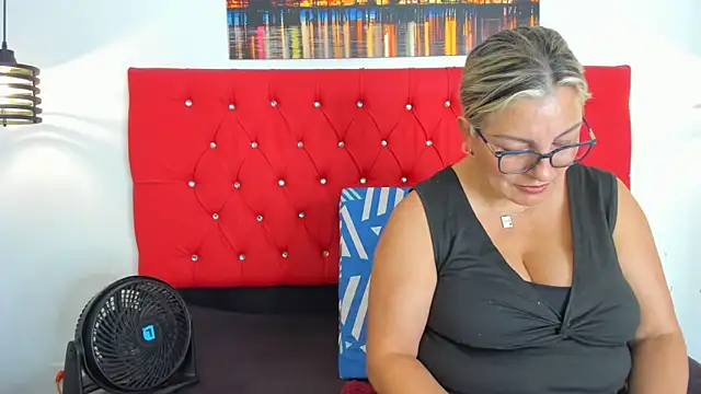 carolinacrus01 online show from October 15, 5:13 pm