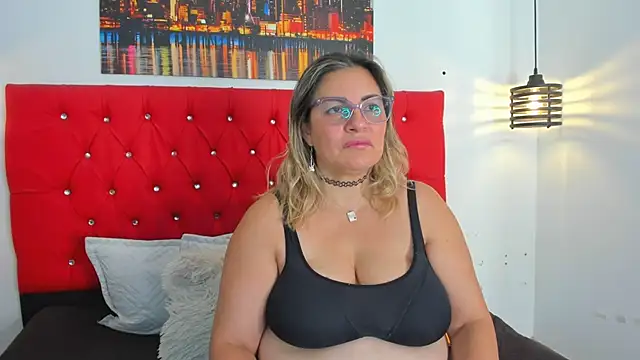 carolinacrus01 online show from February 14, 3:20 pm