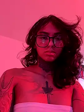 Snapshot of iamkatty_ chatting on November 2, 4:20 pm iamkatty  online show from November 2, 4:20 pm