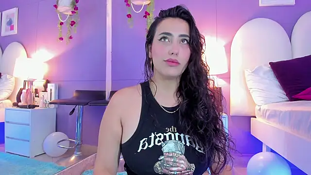 my aleja  online show from October 4, 1:09 pm