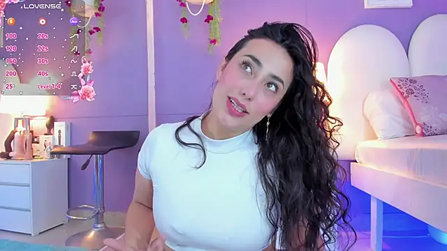 my aleja  online show from October 21, 1:23 pm