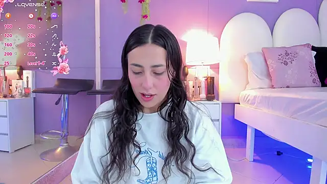 my aleja  online show from October 28, 12:52 pm