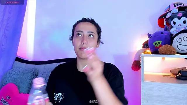 my aleja  online show from March 29, 11:21 am