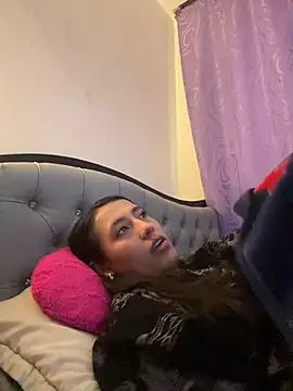 my aleja  online show from April 11, 3:33 am