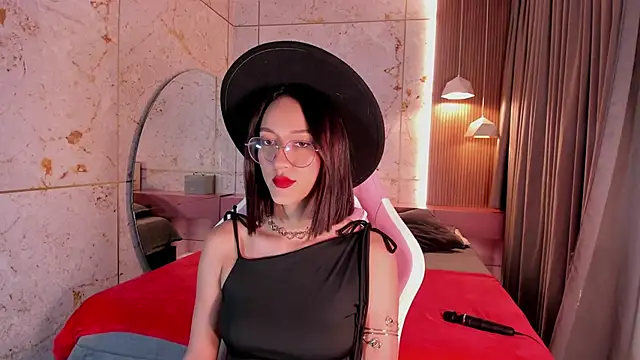 Snapshot of daphne_courtis chatting on November 19, 3:06 am daphne courtis online show from November 19, 3:06 am