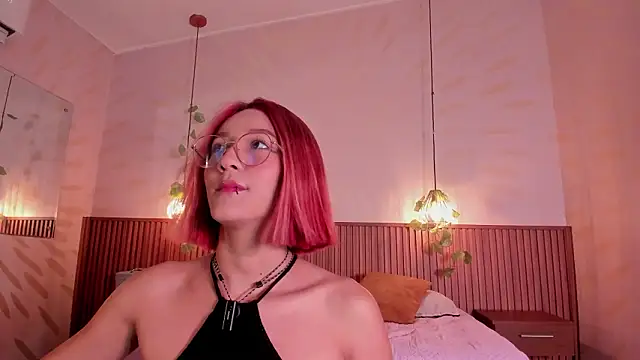 daphne courtis online show from March 8, 3:10 am