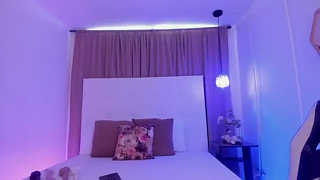 M0lly Beckers online show from October 1, 2:01 pm