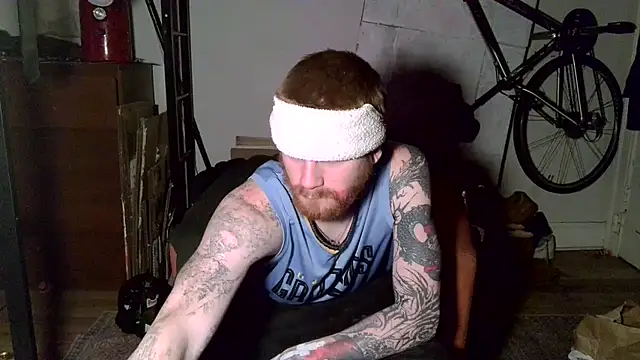 Snapshot of Magnetic127 chatting on March 2, 11:50 am Magnetic127 online show from March 2, 11:50 am