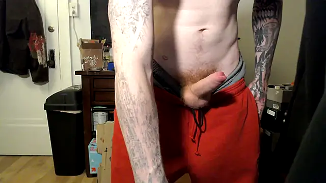 Snapshot of Magnetic127 chatting on April 2, 2:31 am Magnetic127 online show from April 2, 2:31 am