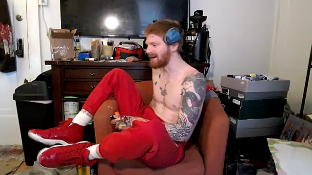 Snapshot of Magnetic127 chatting on April 2, 3:09 pm Magnetic127 online show from April 2, 3:09 pm