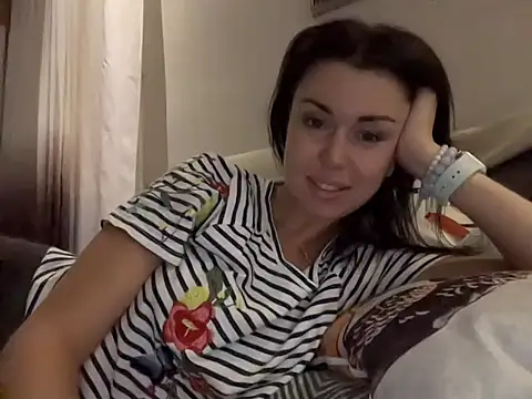 Snapshot of Gilin1 chatting on October 13, 6:52 pm Gilin1 online show from October 13, 6:52 pm