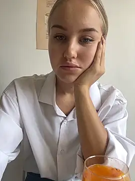 Snapshot of CandyVice chatting on November 5, 7:30 am CandyVice online show from November 5, 7:30 am