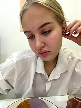 Snapshot of CandyVice chatting on November 11, 5:13 pm CandyVice online show from November 11, 5:13 pm