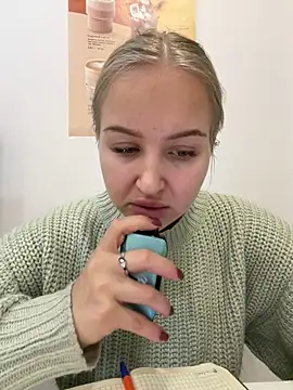 Snapshot of CandyVice chatting on November 12, 5:24 pm CandyVice online show from November 12, 5:24 pm