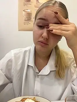 Snapshot of CandyVice chatting on November 20, 5:34 pm CandyVice online show from November 20, 5:34 pm