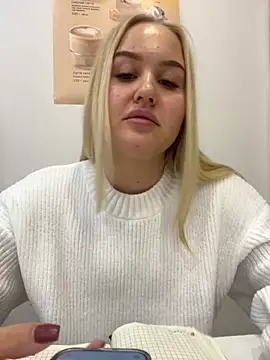 Snapshot of CandyVice chatting on November 21, 5:11 pm CandyVice online show from November 21, 5:11 pm