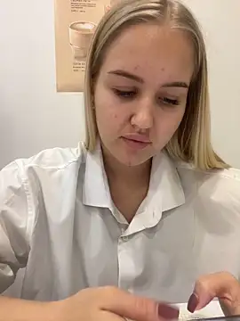 Snapshot of CandyVice chatting on November 22, 5:12 pm CandyVice online show from November 22, 5:12 pm