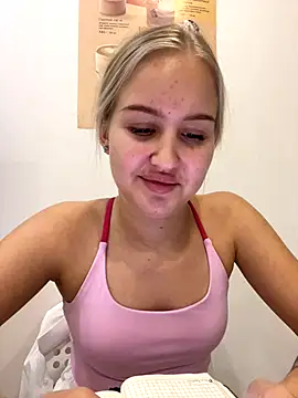 Snapshot of CandyVice chatting on November 29, 5:05 pm CandyVice online show from November 29, 5:05 pm