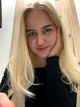 Snapshot of CandyVice chatting on December 14, 5:07 pm CandyVice online show from December 14, 5:07 pm