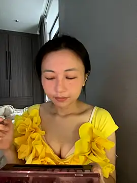 haiyan125216 online show from December 3, 7:38 am