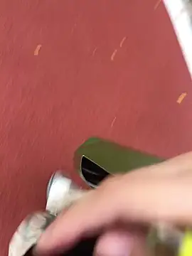 Snapshot of xinmeng-000 chatting on October 4, 6:44 am xinmeng-000 online show from October 4, 6:44 am