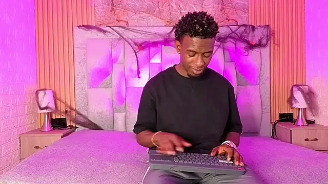 Snapshot of pipedark_ chatting on October 15, 3:39 am pipedark online show from October 15, 3:39 am