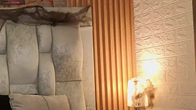 Snapshot of pipedark_ chatting on October 25, 3:14 am pipedark online show from October 25, 3:14 am