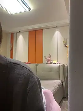 D-033 online show from November 8, 10:15 am