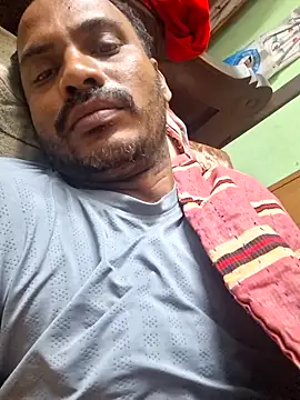 Snapshot of cutecouple1983 chatting on December 4, 6:38 pm cutecouple1983 online show from December 4, 6:38 pm