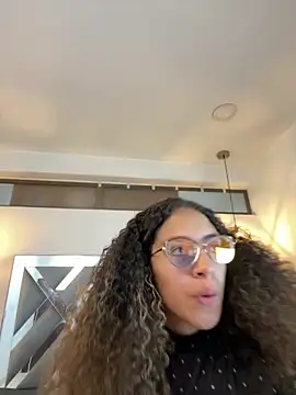 Hanna Cornee  online show from November 8, 5:12 pm