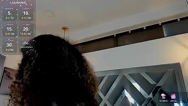 Hanna Cornee  online show from November 18, 5:28 pm