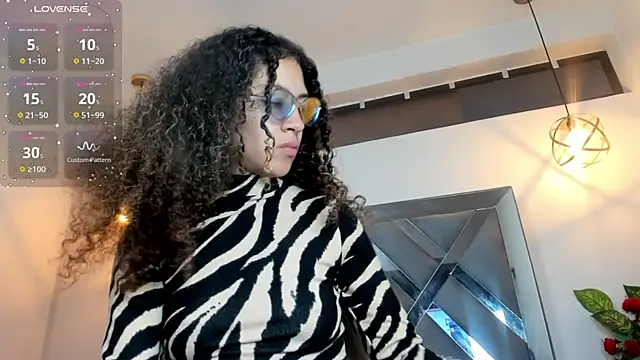 Hanna Cornee  online show from December 1, 12:21 pm