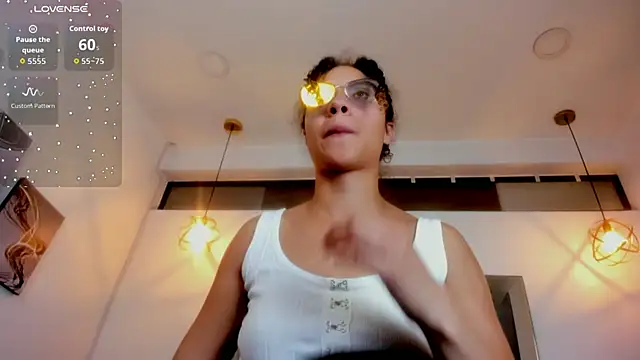 Hanna Cornee  online show from January 31, 7:11 pm