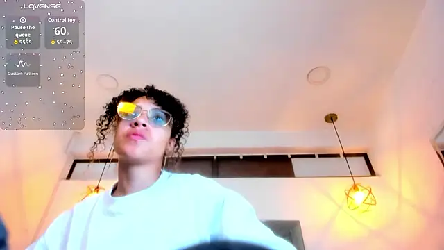 Hanna Cornee  online show from March 4, 2:23 pm