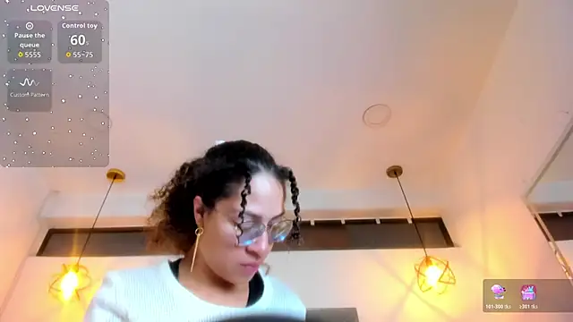 Hanna Cornee  online show from March 6, 1:40 pm