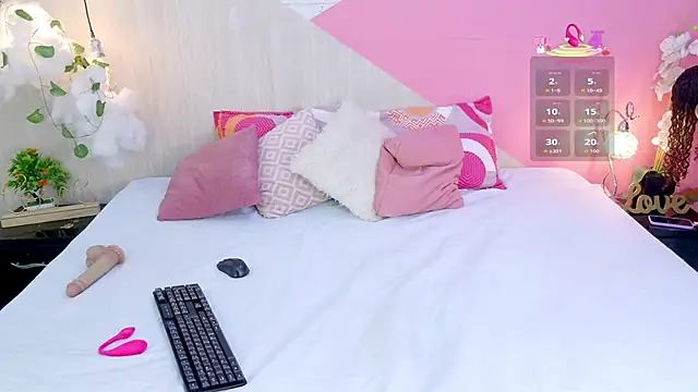 sophia brunette  online show from April 14, 11:38 am