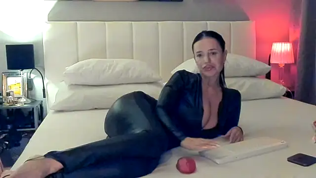 simonacavali online show from December 21, 7:54 pm