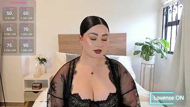 Lea Joness online show from August 3, 9:51 pm