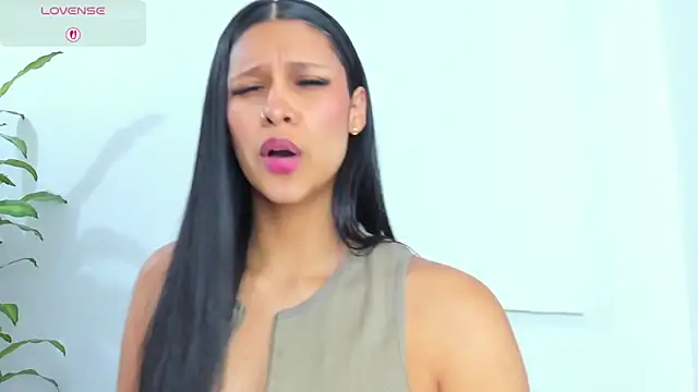 MacarenaSmith online show from December 17, 11:16 am