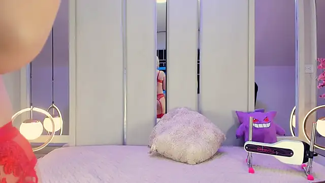 VesperVelvet online show from December 4, 8:28 pm