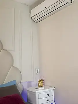 Kaylachannell online show from November 28, 3:42 am